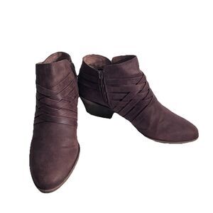 Life Stride Flex Women’s Brown Ankle Boots. Faux Leather. Side Zipper. Size 7